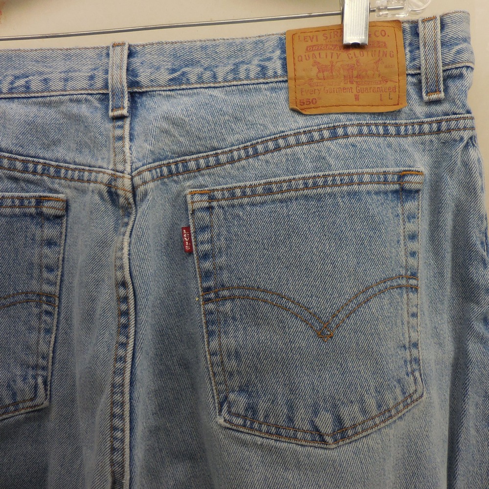 Vintage Levis 550 Relaxed Fit Tapered Leg Jeans Light Wash Made in USA 20W 37x32